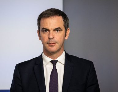 Paris 2024 : "Fabriquer deux millions de mascottes en quelques mois, on ne sait pas faire", déplore Olivier Véran