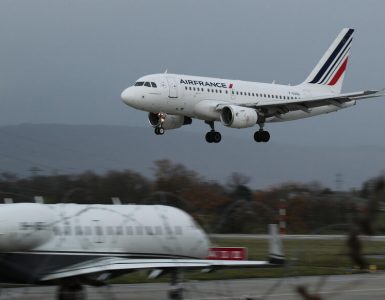 Air France ne peut interdire le port des tresses afro à ses stewards, tranche la Cour de cassation