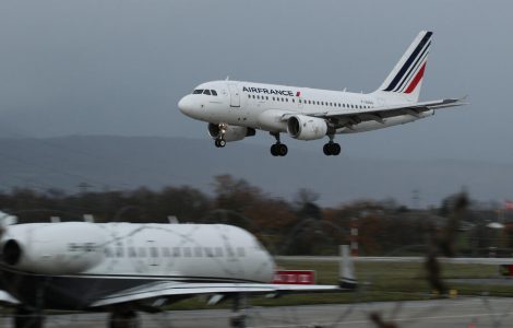 Air France ne peut interdire le port des tresses afro à ses stewards, tranche la Cour de cassation