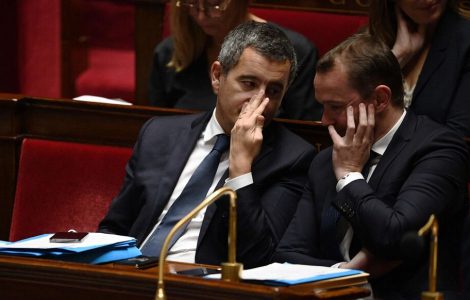 «Ocean Viking» : une affaire embarrassante pour l’exécutif, qui veut reprendre la main