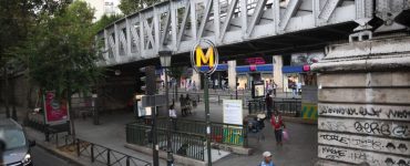 Paris : poignardé au thorax par deux hommes dans le métro