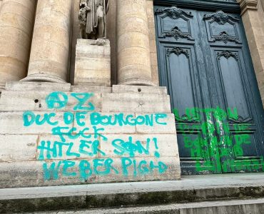 Paris : l’église Saint-Roch taguée par des anarchistes