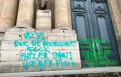 Paris : l’église Saint-Roch taguée par des anarchistes