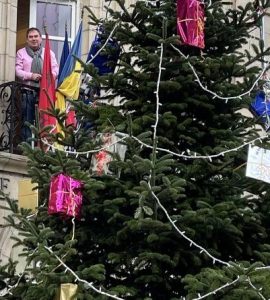 Le drapeau marocain sur la mairie de Carhaix