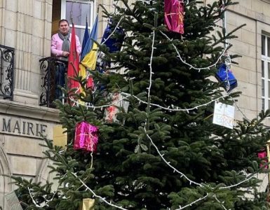 Le drapeau marocain sur la mairie de Carhaix