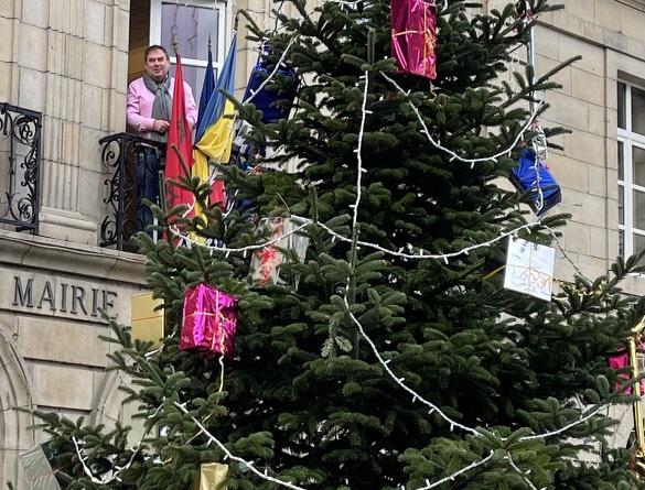 Le drapeau marocain sur la mairie de Carhaix