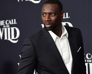 "Quand c’est en Afrique vous êtes moins atteints?": Omar Sy interpelle les Français sur leur perception des guerres