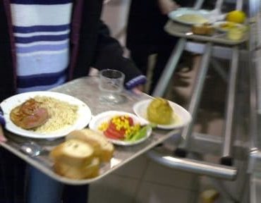Vaucluse: un maire RN supprime les menus de substitution des cantines pour faire des "économies"