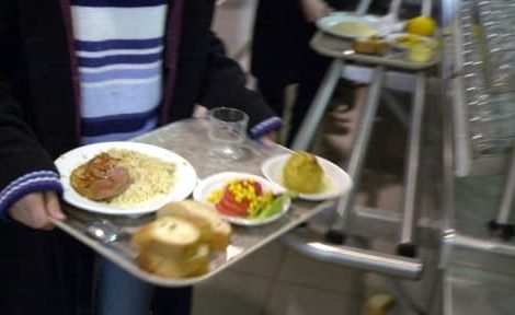 Vaucluse: un maire RN supprime les menus de substitution des cantines pour faire des "économies"