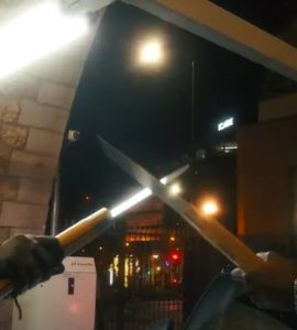 L’Opinel 13, le couteau à la lame de 22 cm qui fascine les bandes rivales et les rappeurs