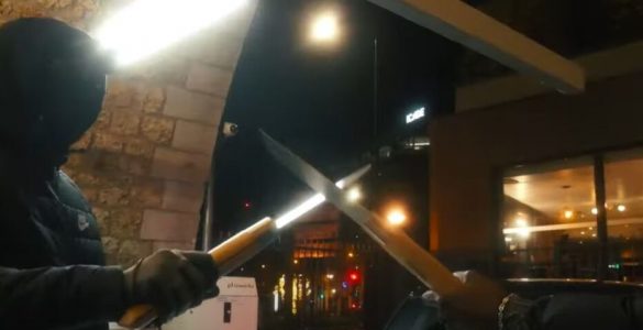 L’Opinel 13, le couteau à la lame de 22 cm qui fascine les bandes rivales et les rappeurs