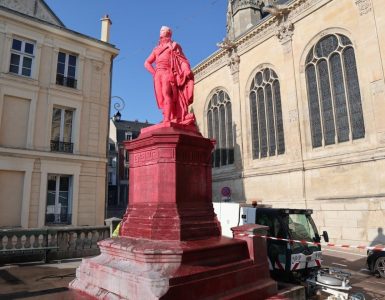 Pontoise. La statue du général Leclerc dégradée à la peinture rouge