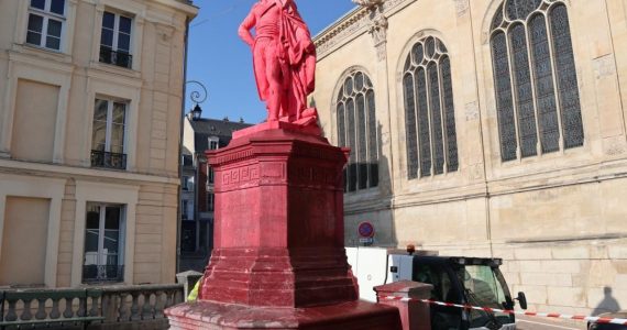 Pontoise. La statue du général Leclerc dégradée à la peinture rouge