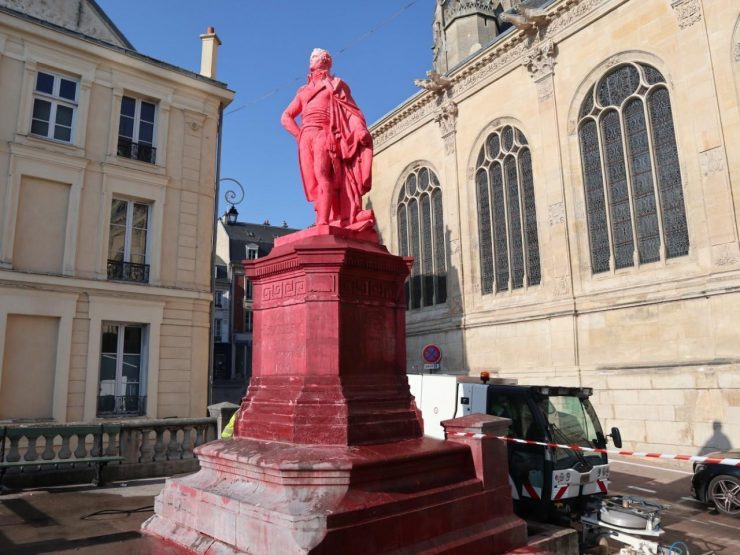Pontoise. La statue du général Leclerc dégradée à la peinture rouge