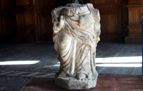 Toulouse : l'incroyable découverte d'une statue du XVI ème siècle dans une pile de pont de L'Hôtel-Dieu
