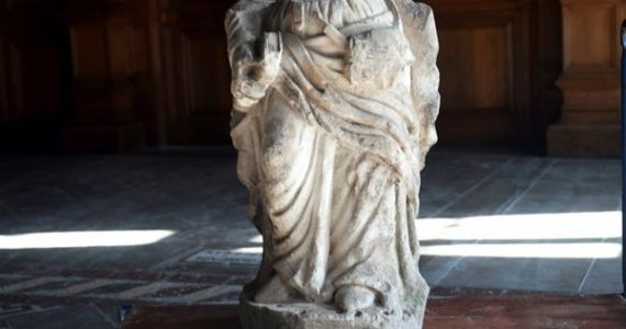 Toulouse : l'incroyable découverte d'une statue du XVI ème siècle dans une pile de pont de L'Hôtel-Dieu