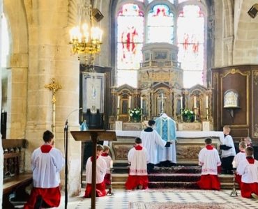 Le pape François surveille les « tradis »