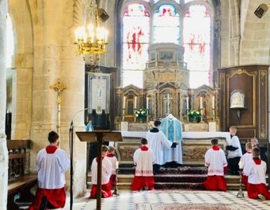 Le pape François surveille les « tradis »