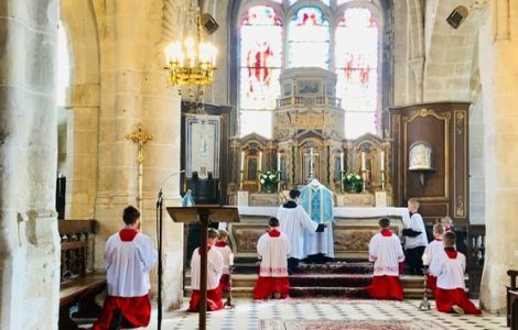 Le pape François surveille les « tradis »
