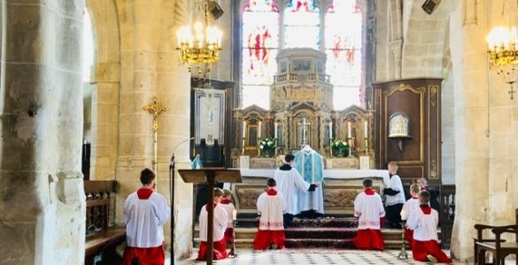 Le pape François surveille les « tradis »
