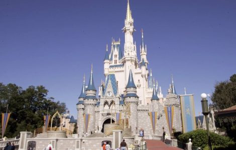 Wokisme : le gouverneur de Floride supprime la “zone économique spéciale” de Disney World