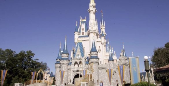 Wokisme : le gouverneur de Floride supprime la “zone économique spéciale” de Disney World