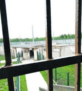 Osny : 74 colis jetés par-dessus les murs de la prison à l'aide d'une catapulte