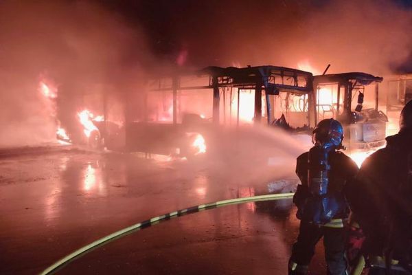 Plusieurs bus en feu dans un dépôt de Frontignan, "des actes de vandalisme inacceptables" pour le préfet de l'Hérault