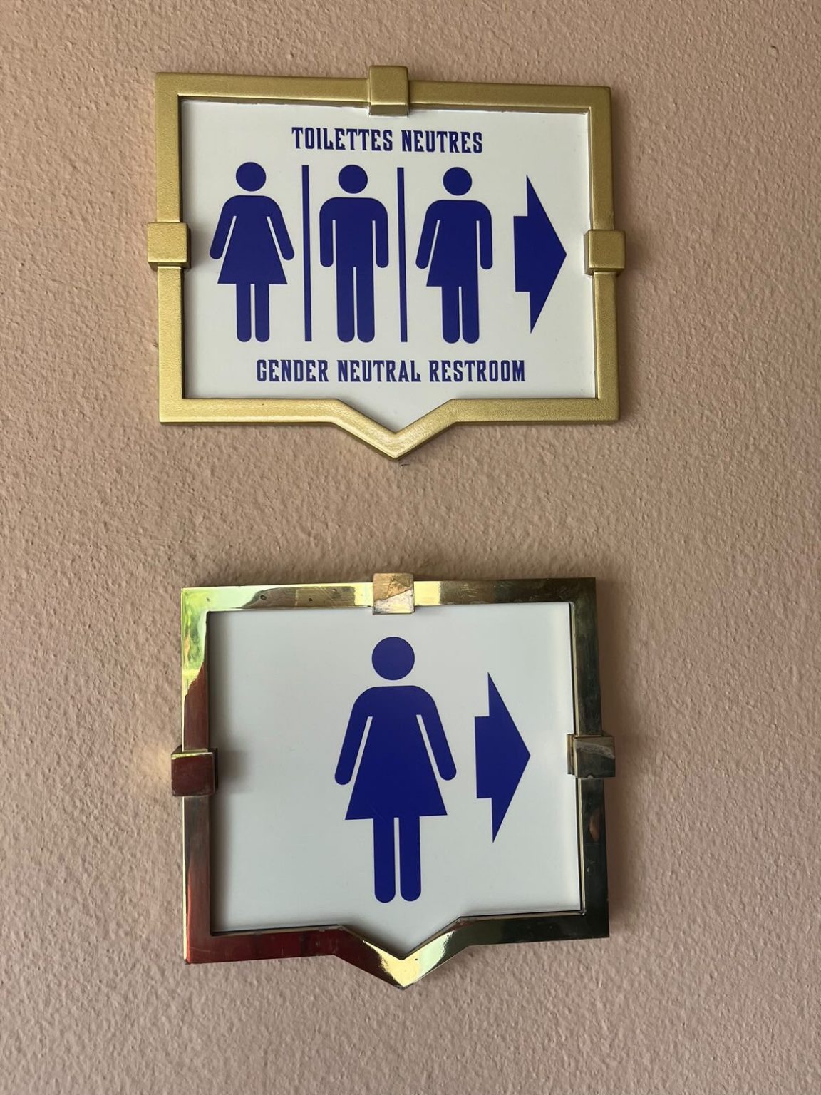 Disneyland Paris inaugure ses premiers WC non genr??s - Fdesouche