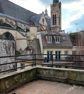 Paris : des migrants LGBT dans l’ancien « HLM doré » de Jean-Pierre Chevènement