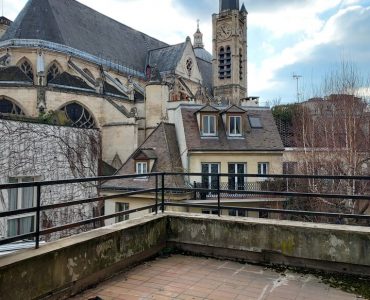 Paris : des migrants LGBT dans l’ancien « HLM doré » de Jean-Pierre Chevènement