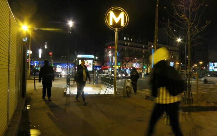 Paris : sa victime le pousse dans l’escalier du métro, le voleur de portable gravement blessé