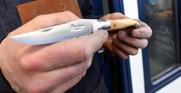 Un couteau laguiole permet à un couple d'octogénaires menacé de mort et séquestré de se libérer