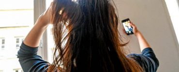 Besançon Elle prend un selfie sans son voile, il la frappe et finit en prison