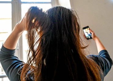 Besançon Elle prend un selfie sans son voile, il la frappe et finit en prison