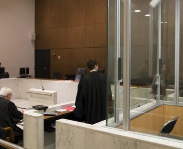 Un homme jugé pour la mort d'un octogénaire d'une crise cardiaque après une altercation dans une file d'attente