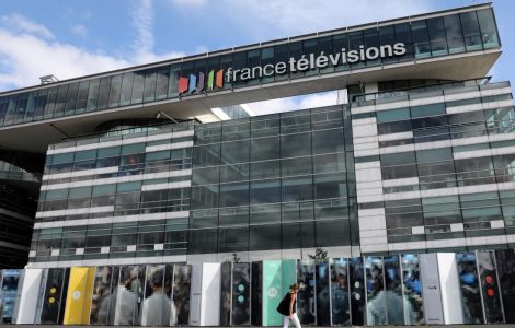Après la BBC, Twitter ajoute une mention "financement public" sur les comptes de France Télévisions et Radio France