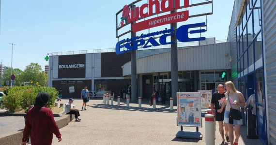 Aux Mureaux, Auchan ferme, terrassé par l’impitoyable concurrent halal HMarket