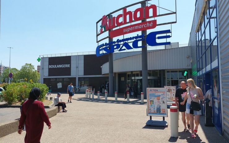 Aux Mureaux, Auchan ferme, terrassé par l’impitoyable concurrent halal HMarket