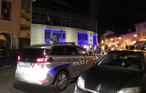 Chambéry : un homme reçoit un coup de marteau à la tête en marge d'un défilé de l'ultradroite