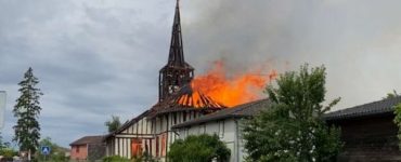 VIDÉO. Une église historique à pan de bois détruite par un incendie dans la Marne, "le symbole du village qui disparaît"