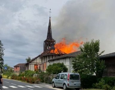 VIDÉO. Une église historique à pan de bois détruite par un incendie dans la Marne, "le symbole du village qui disparaît"