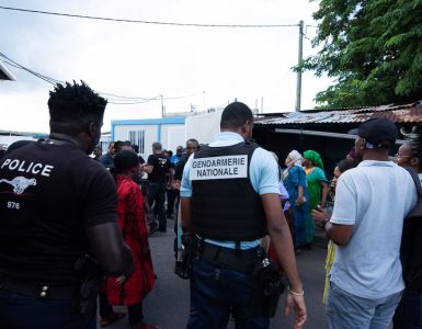 Mayotte : un policier mis en examen après avoir fait usage de son arme lors d’affrontements à Cavani