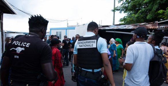 Mayotte : un policier mis en examen après avoir fait usage de son arme lors d’affrontements à Cavani