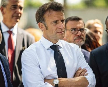 Après les émeutes, Emmanuel Macron veut durcir l’Éducation nationale pour remettre de l’autorité à l’école