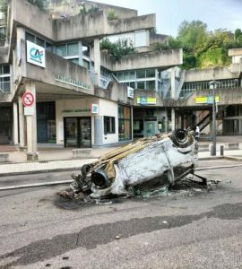 En direct Nouvelle nuit d'émeutes : kalashnikov entendue à La Duchère, des policiers visés par des tirs à Vaulx-en-Velin