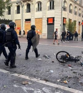 Six policiers placés en garde à vue suite aux émeutes