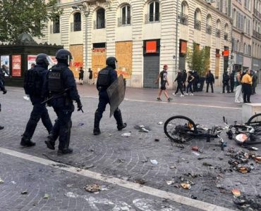 Six policiers placés en garde à vue suite aux émeutes