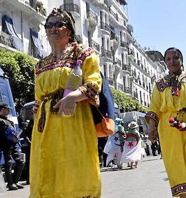 Algérie : la robe kabyle fait – encore – parler d’elle