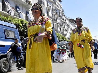 Algérie : la robe kabyle fait – encore – parler d’elle